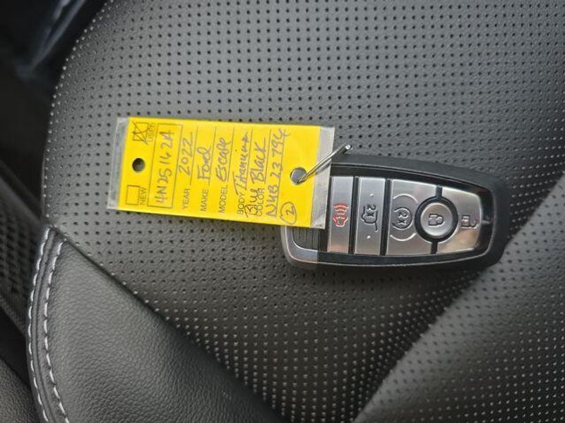 2022 Ford Escape Titanium photo 26