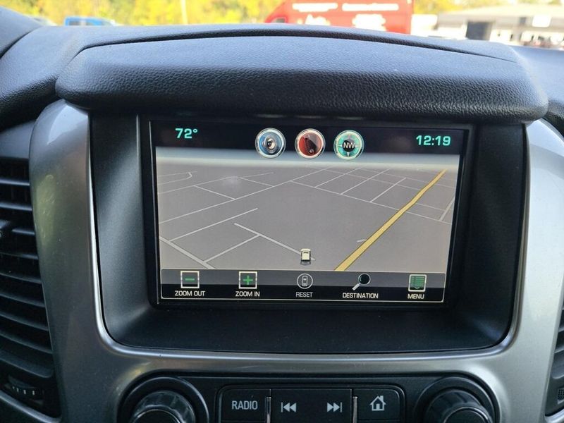 2015 Chevrolet Suburban 1500 LT photo 18