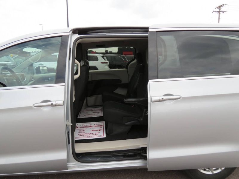 2023 Chrysler Voyager LX 4dr Mini VanImage 32