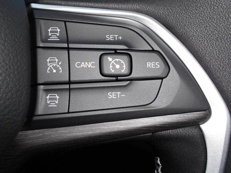 New 2025 Jeep Grand Cherokee Limited 4x4Image 22