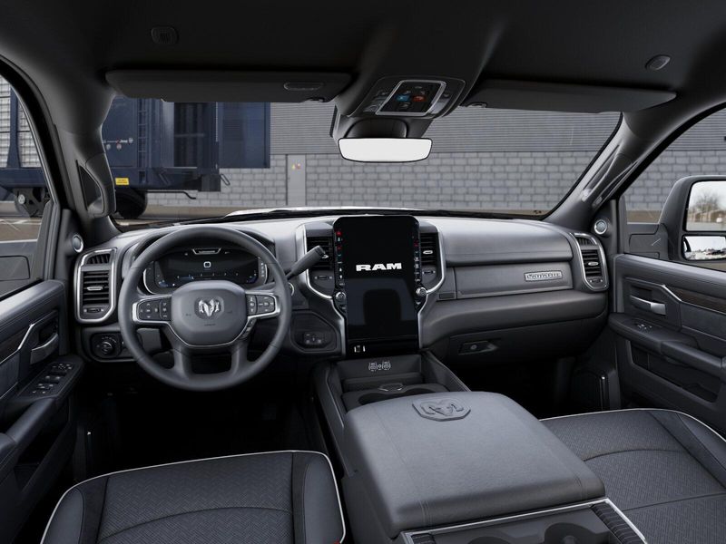 New 2025 RAM 2500 Laramie Crew Cab 4x4 6'4' Box