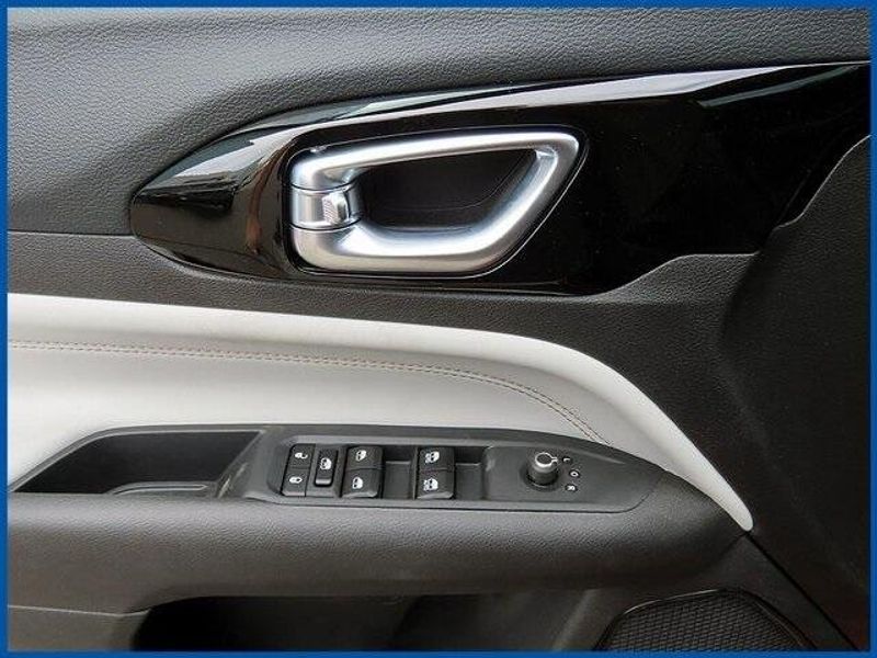 2025 Jeep Compass LimitedImage 11