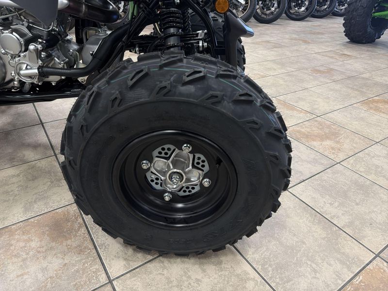 New 2026 Yamaha RAPTOR 700  in a ARMOR GREY exterior color. Vista Del Amo Motorsports 760-330-5665 delamomotorsports.com 