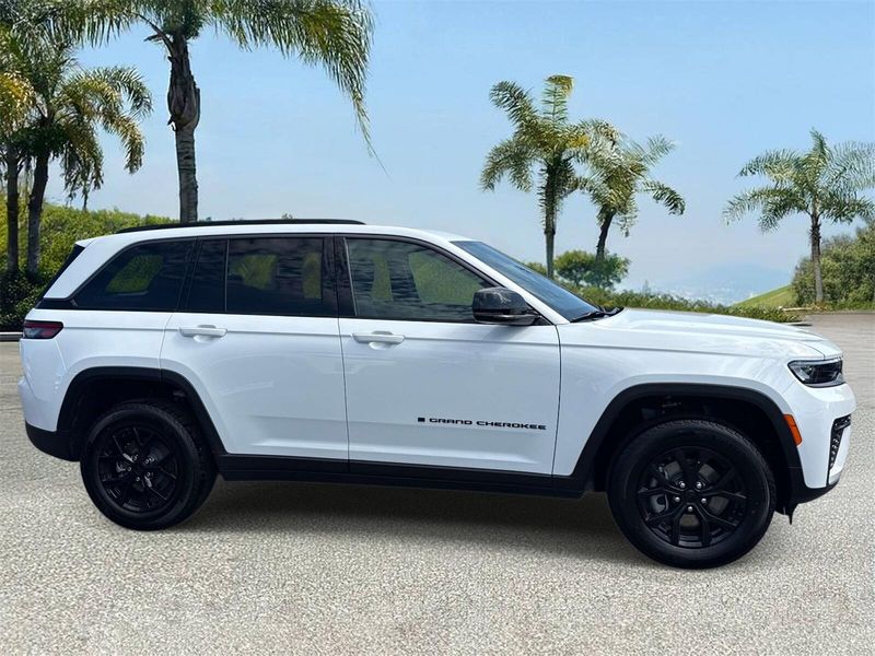 New 2026 Jeep Grand Cherokee Laredo Altitude 4x4