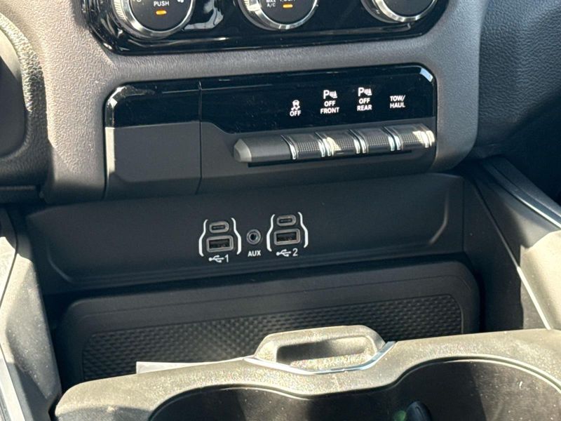 New 2026 RAM 1500 Express Crew Cab 4x4 5'7' Box