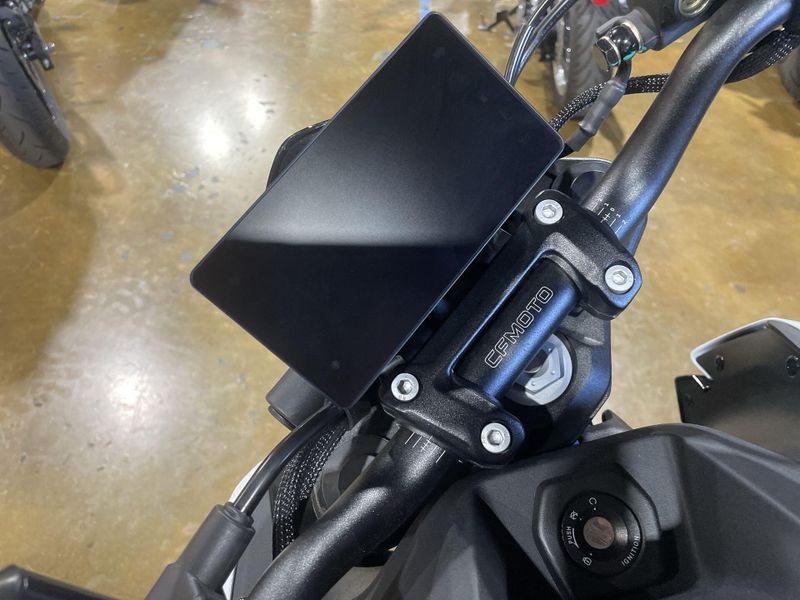 Used 2025 CFMOTO 300NK Image 16
