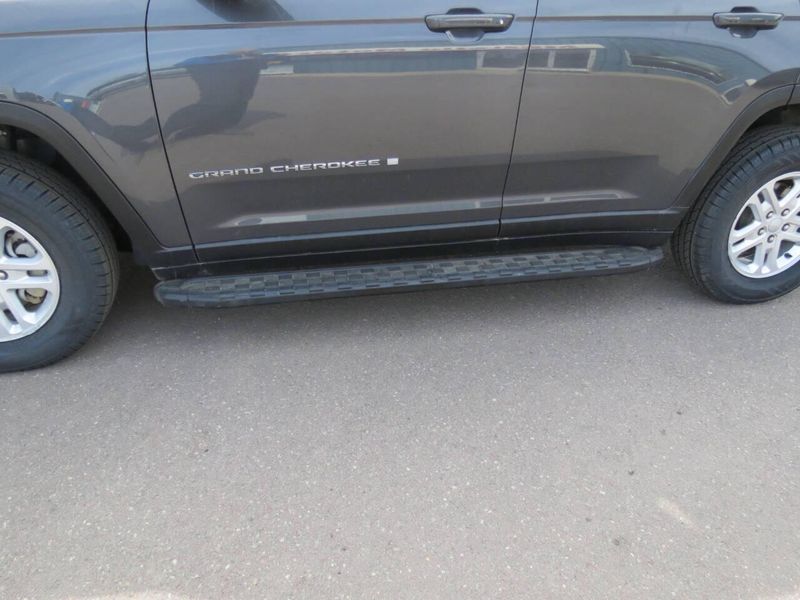 Used 2022 Jeep Grand Cherokee Laredo 4x4 4dr SUV (midyear release)Image 7