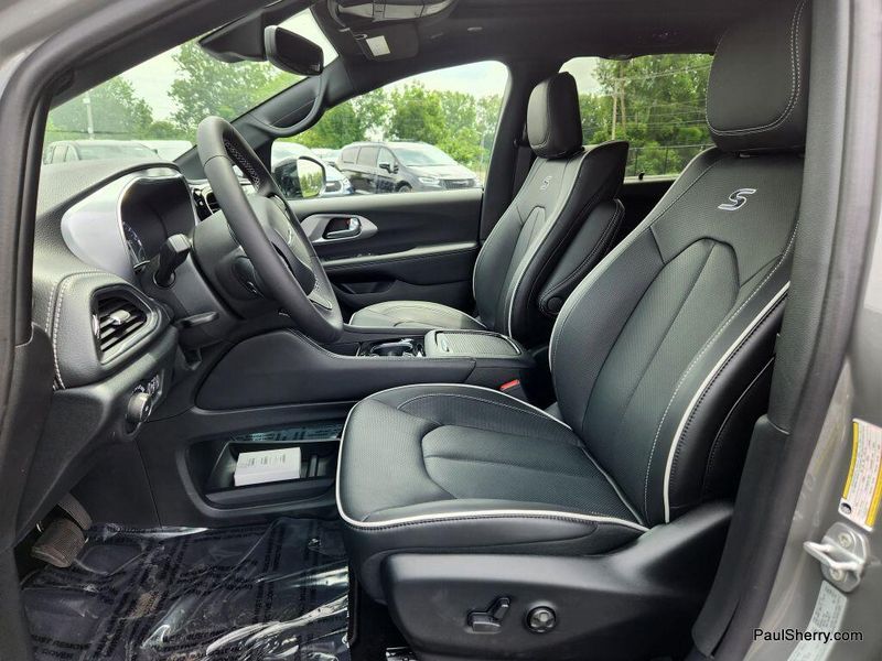 New 2025 Chrysler Pacifica LimitedImage 28