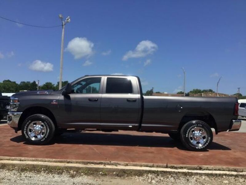 2025 RAM 2500 Tradesman Crew Cab 4x4 8