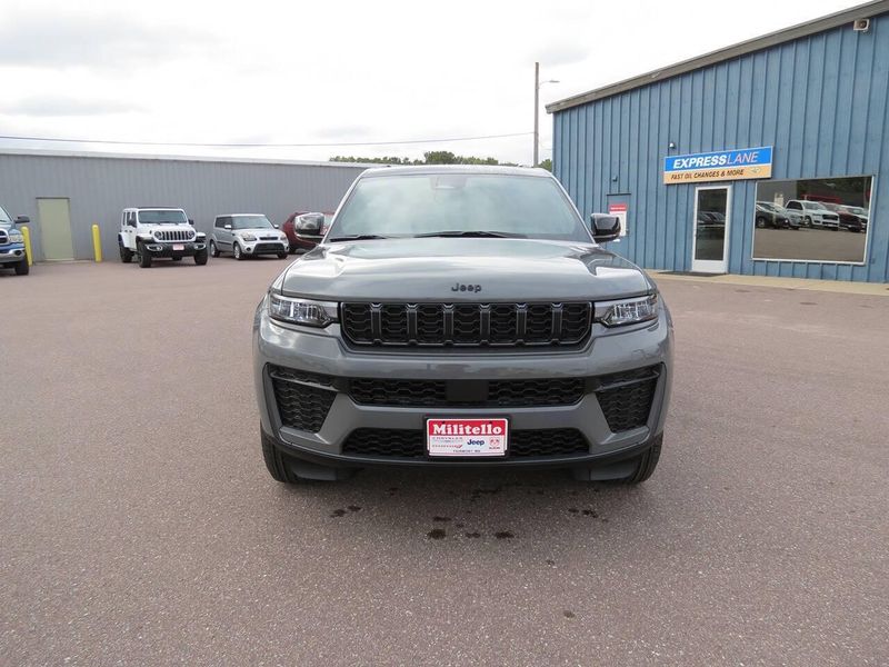 New 2027 Jeep Grand Cherokee L Laredo Altitude 4x4Image 3