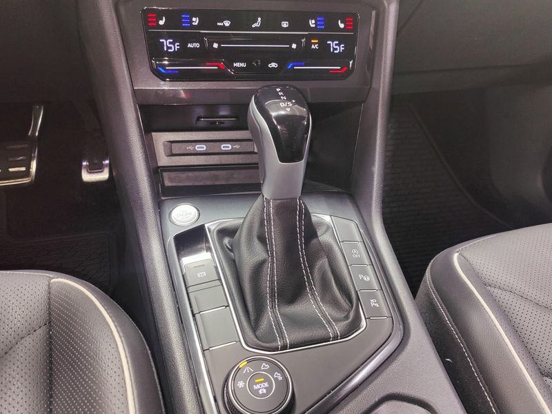 Used 2024 Volkswagen Tiguan AWD SEL R-Line w/Sunroof/NavImage 25
