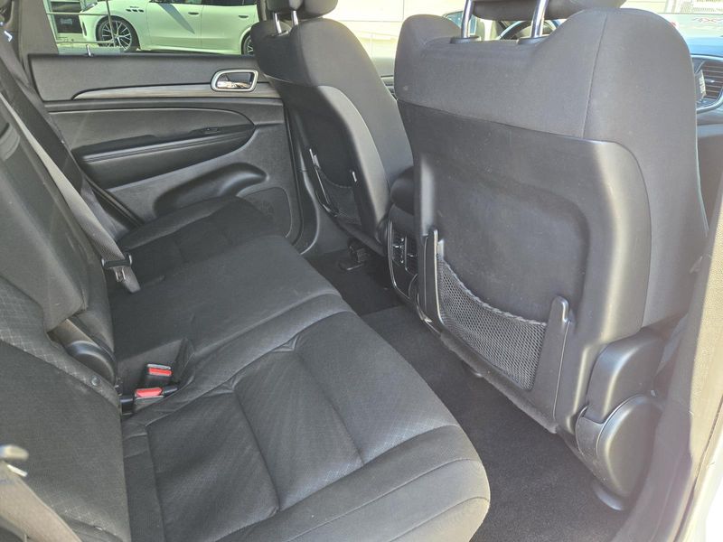 Used 2021 Jeep Grand Cherokee Laredo E 4x2