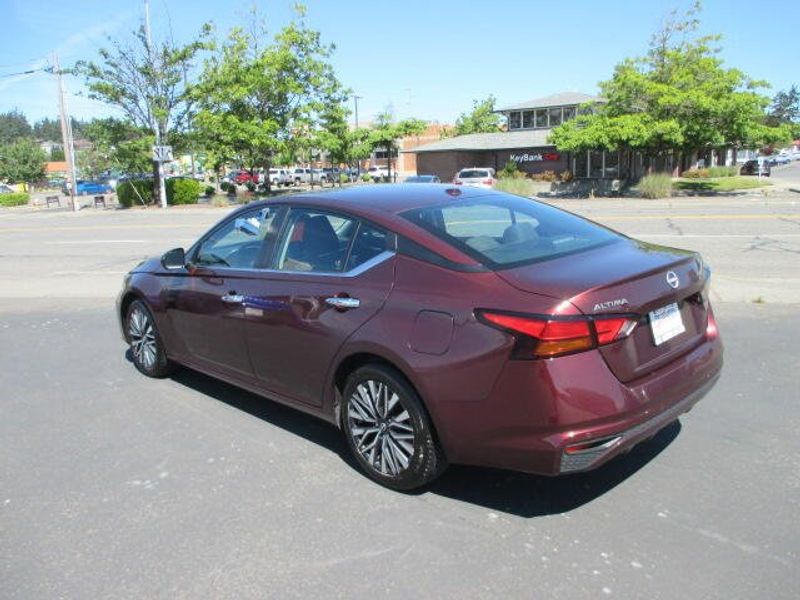 Used 2024 Nissan Altima 2.5 SVImage 11