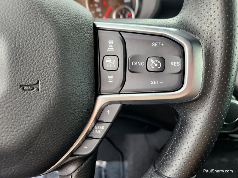 New 2026 RAM 1500 Express Crew Cab 4x4 5'7' Box