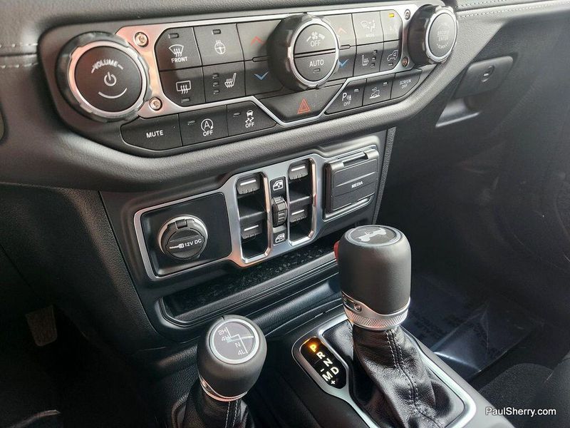 2025 Jeep Wrangler 4-door SaharaImage 41