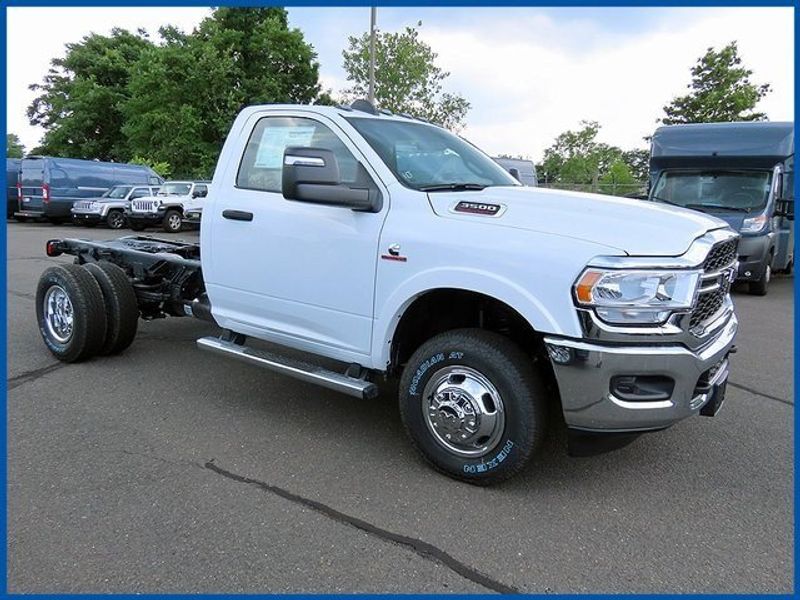 2024 RAM 3500 Chassis Cab TradesmanImage 3