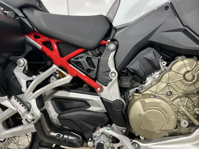 2024 Ducati MULTISTRADA V4 S TRAVEL & RADAR SPOKED WHEELS - DEMO Image 19