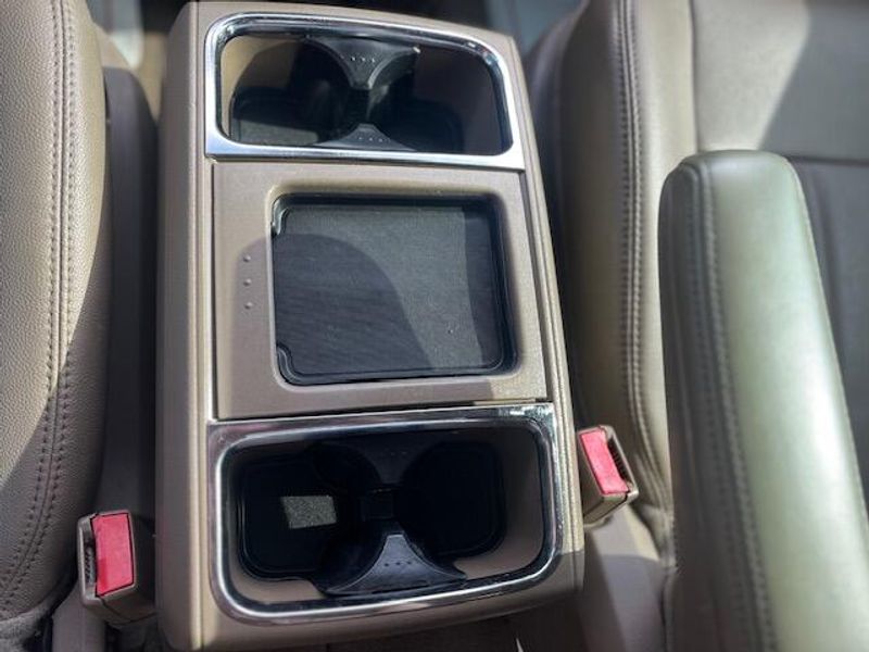 Used 2014 Chrysler Town & Country Image 18