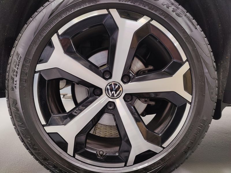Used 2025 Volkswagen Tiguan SE AWD w/SunroofImage 24