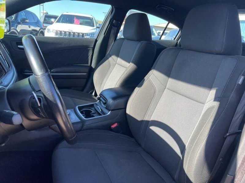 2022 Dodge Charger SXTImage 9