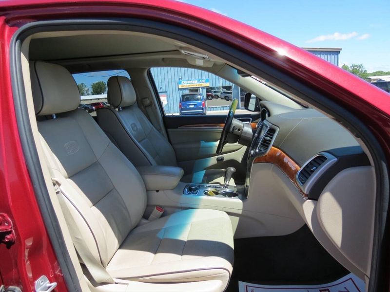 Used 2012 Jeep Grand Cherokee Overland 4x4 4dr SUVImage 29