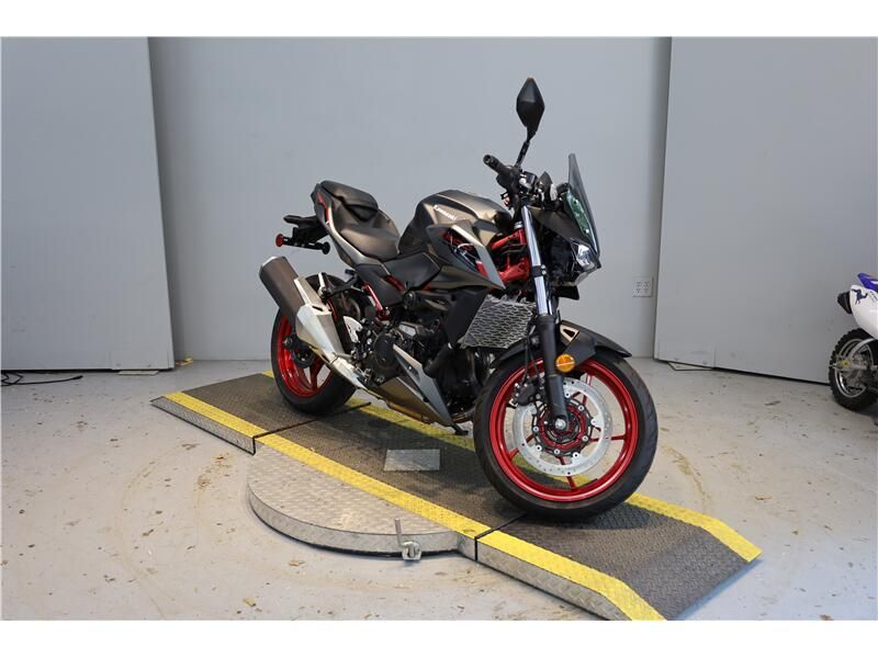 Used 2025 Kawasaki Z500 SE Image 11