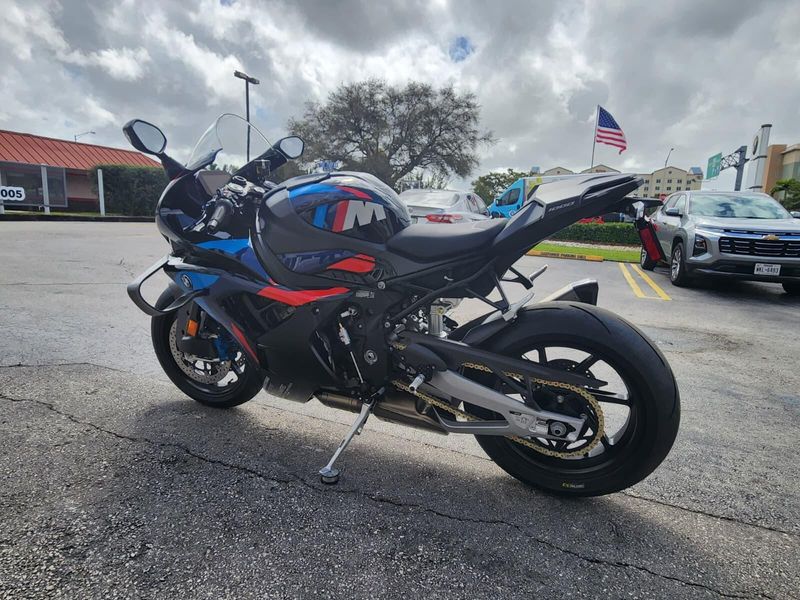 2026 BMW M 1000 RRImage 6