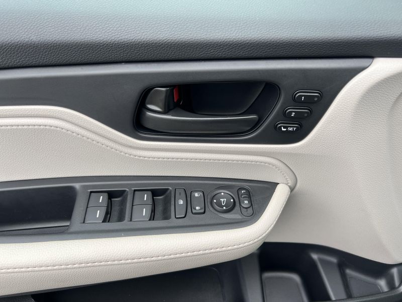 2025 Honda Odyssey EX-LImage 6