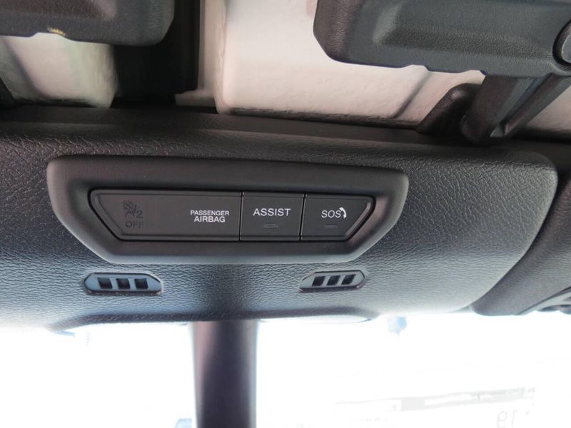 2023 Jeep Gladiator Rubicon 4x4 4dr Crew Cab 5.0 ft. SBImage 17