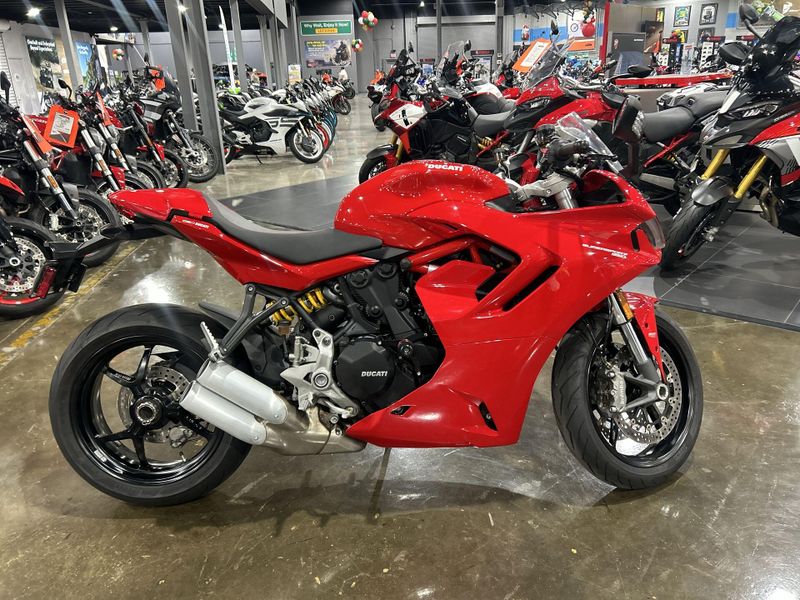 Used 2024 Ducati SUPERSPORT 950 Image 12