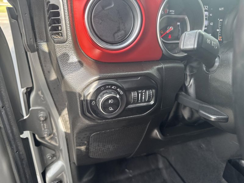 2022 Jeep Gladiator Rubicon photo 11