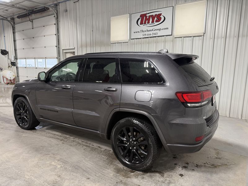 Used 2021 Jeep Grand Cherokee Laredo XImage 13