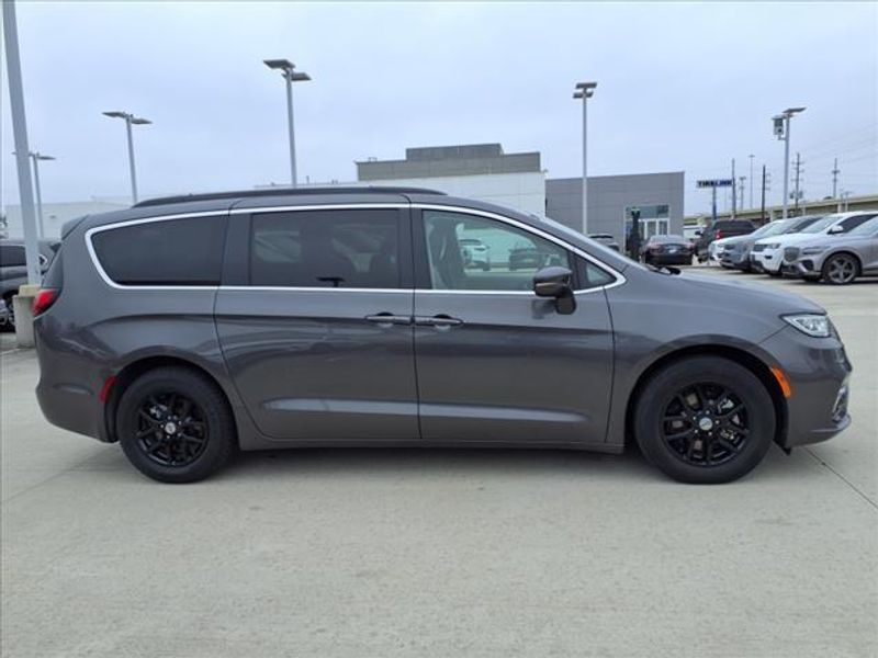 2022 Chrysler Pacifica Touring LImage 9