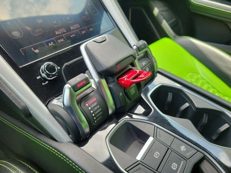 2020 Lamborghini Urus photo 26