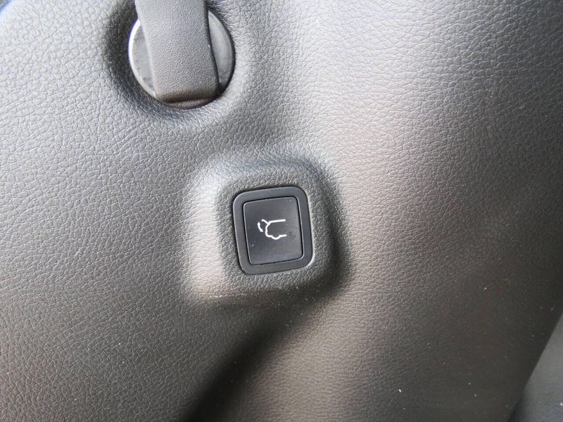 Used 2023 Jeep Compass Trailhawk 4x4 4dr SUVImage 15