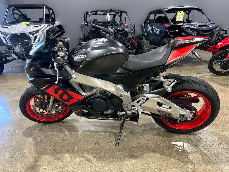 Used 2018 Aprilia RSV4 RF Image 15
