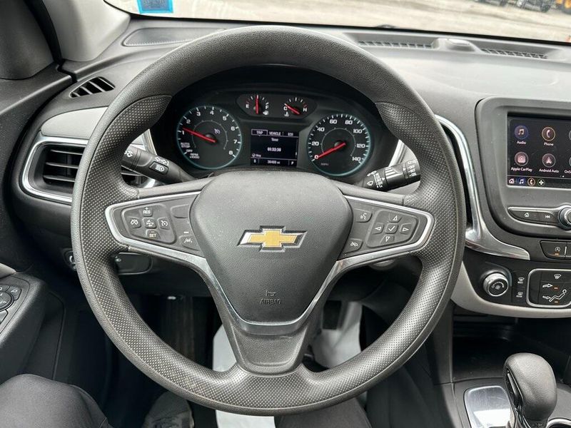 2022 Chevrolet Equinox LSImage 2