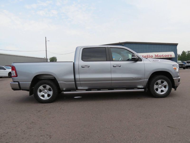 Used 2022 RAM 1500 Big Horn 4x4 4dr Crew Cab 6.4 ft. SB PickupImage 1