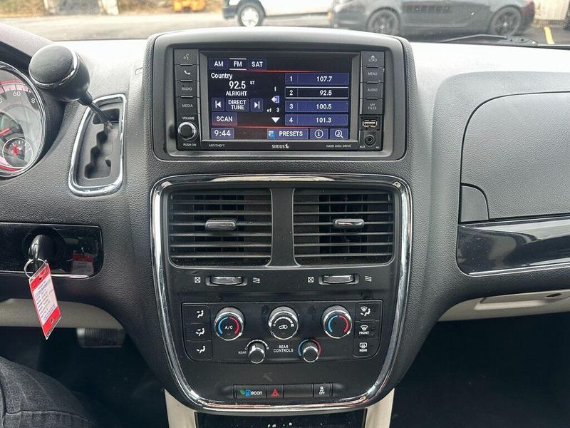 2019 Dodge Grand Caravan SXTImage 6