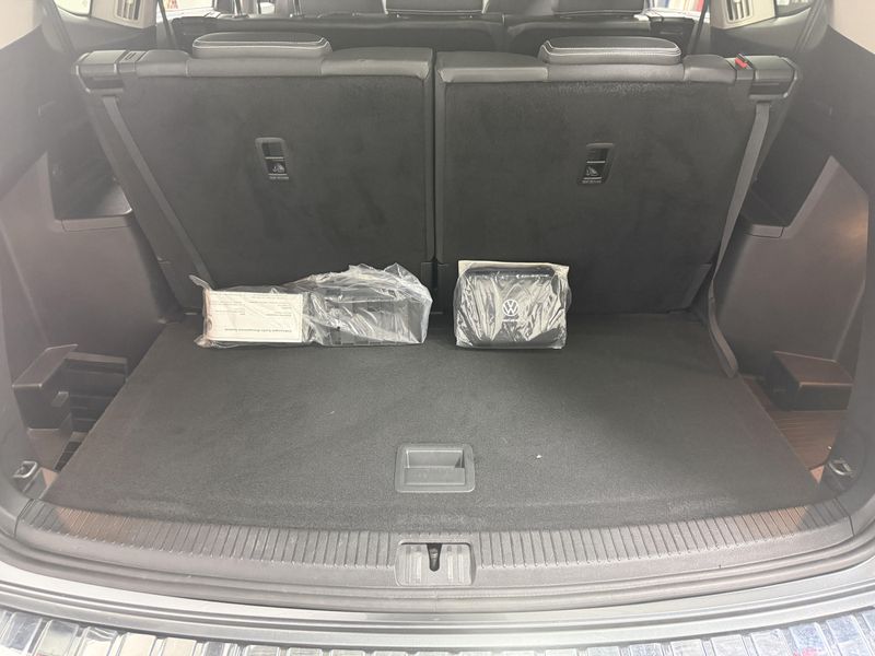 Used 2023 Volkswagen Atlas V6 SEL AWD w/Sunroof & NavImage 13