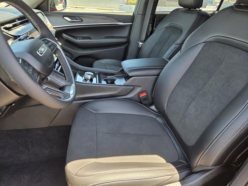 New 2026 Jeep Grand Cherokee L Laredo Altitude 4x4