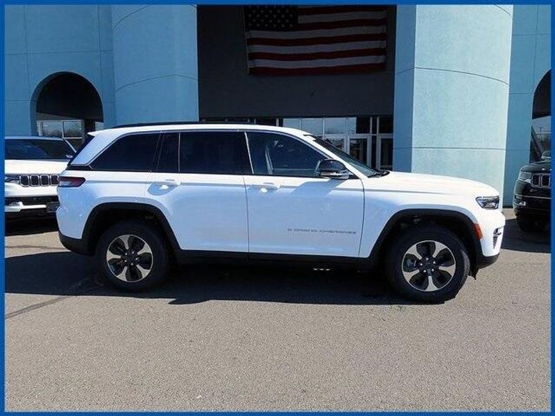 2024 Jeep Grand Cherokee 4xe Base 4xe in a Bright White Clear Coat exterior color and Global Blackinterior. Papas Jeep Ram In New Britain, CT 860-356-0523 papasjeepram.com 