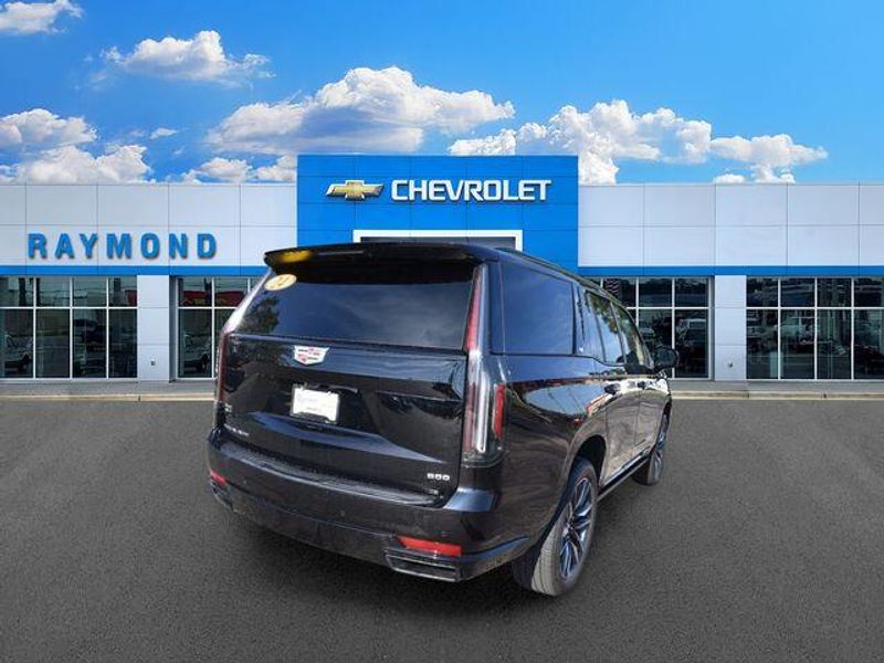 Used 2024 Cadillac Escalade Sport PlatinumImage 4