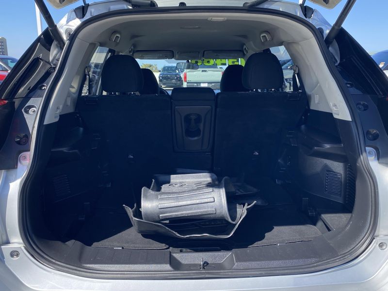 Used 2017 Nissan Rogue SVImage 13