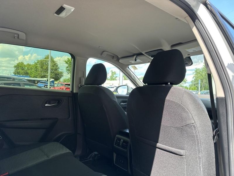 Used 2023 Nissan Rogue SVImage 18