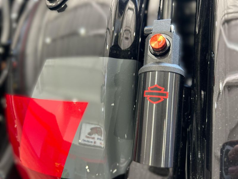 Used 2025 Harley-Davidson ROAD GILDE CVO ST Image 32