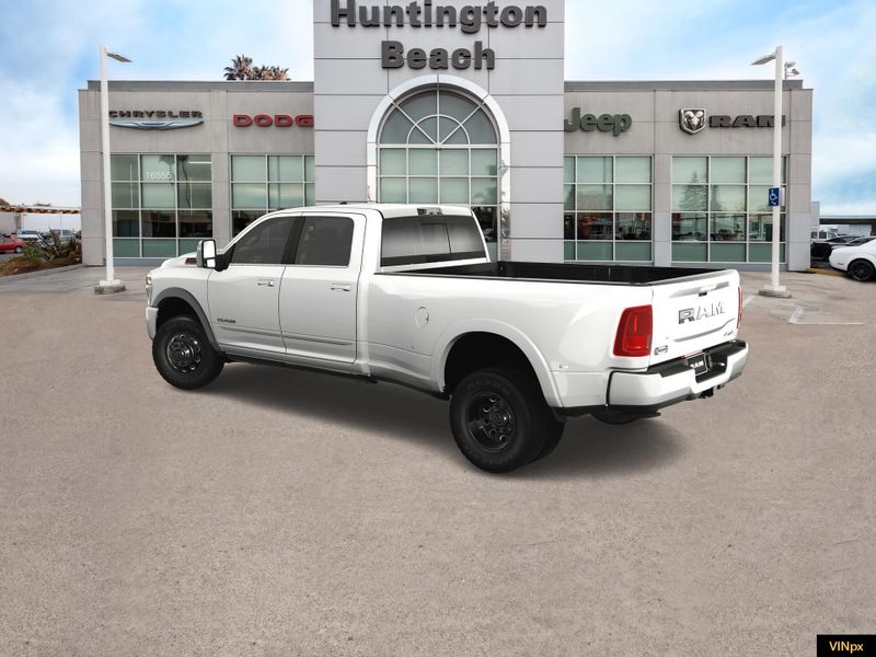 2025 RAM 3500 Longhorn Crew Cab 4x4 DuallyImage 4