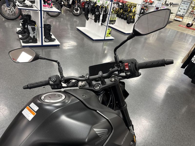New 2025 Honda CB750 HORNET Image 12