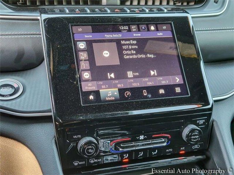 2024 Jeep Grand Cherokee Laredo photo 17