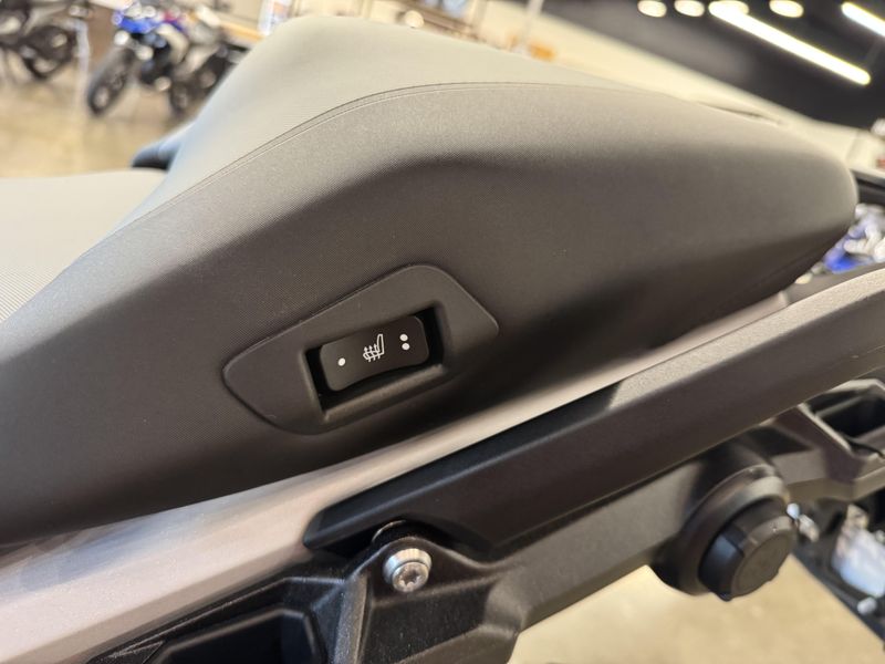 2025 BMW R 1300 GS - TROPHY - RACING BLUE METALLIC 